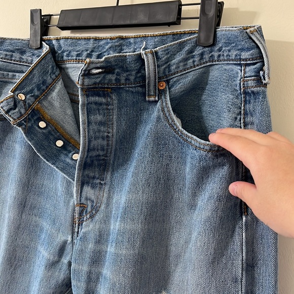 Levi’s Men’s 501 Light Wash Distressed Straight Leg Jeans Size 34 X 36 - Picture 5 of 13